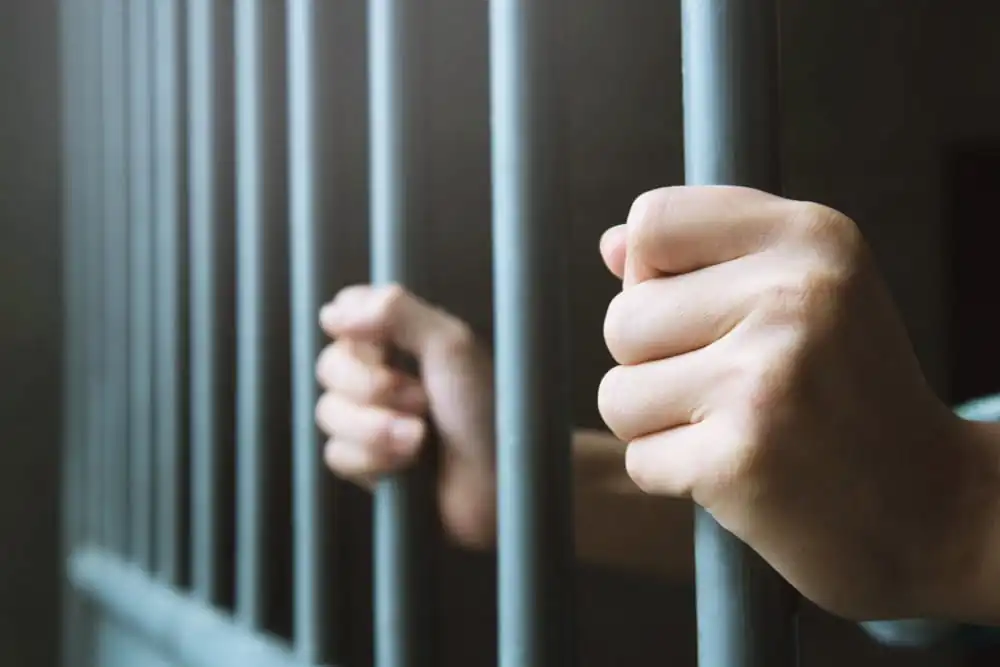 what's the difference between a felony and a misdemeanor
